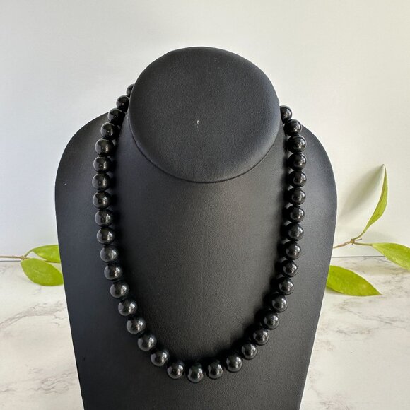 Vintage Black Bead Strand Necklace With Gold Plated Chinese Symbol Clasp 16 1/2" - Picture 1 of 8